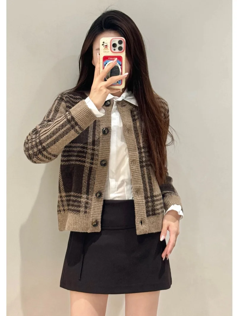 ETJ 2025 automne/hiver nouveau femmes Maillard marron à carreaux pull tricoté cardigan col rond court vintage manteau tricoté