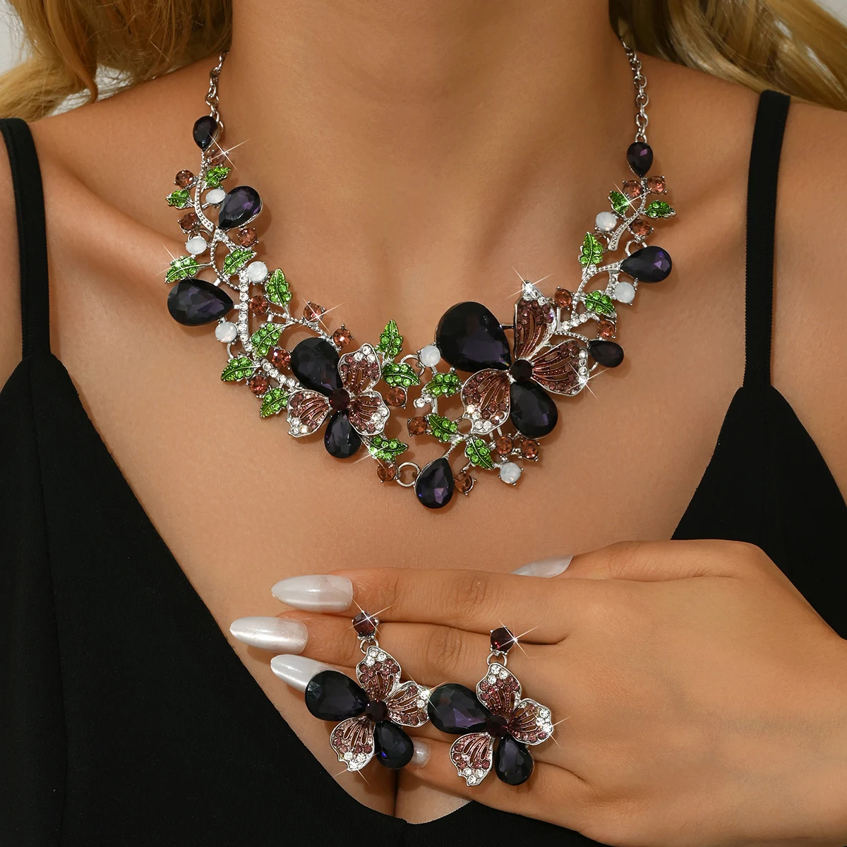 Exaggerated Retro Necklace Earring Set for Women's Luxurious Crystal Banquet Party Photography Dress with Accessories