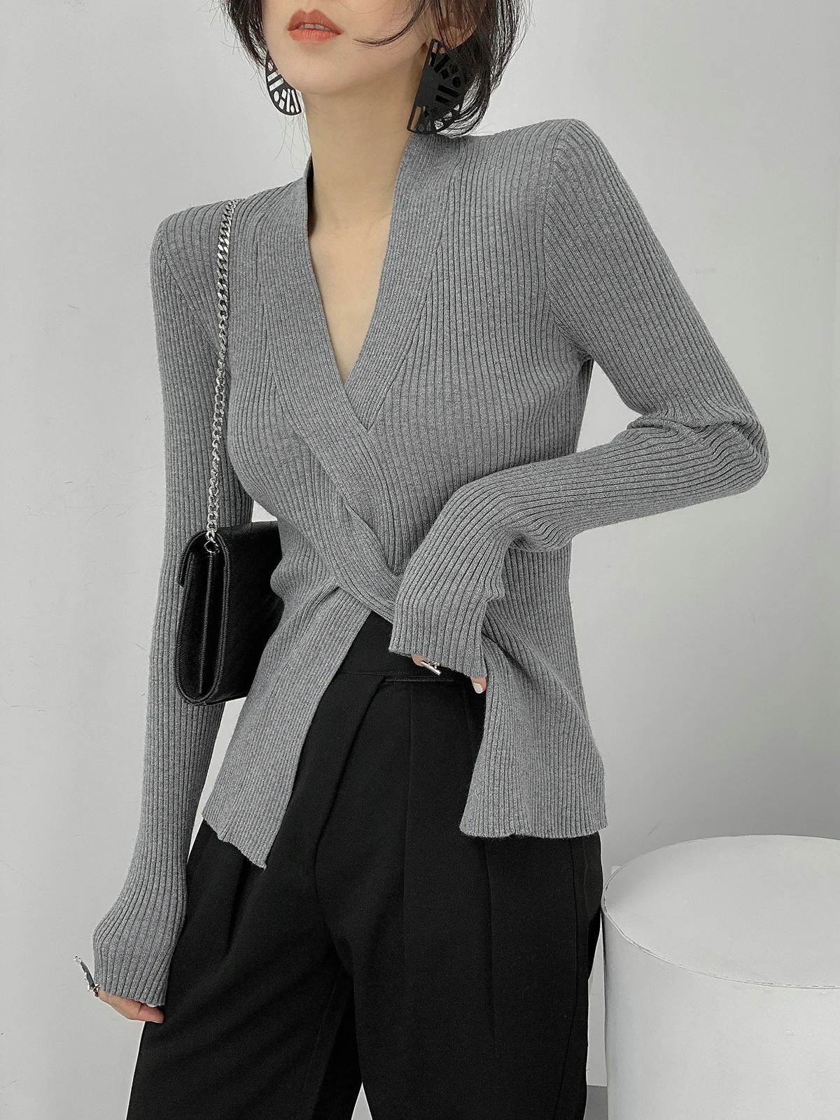 

Женский облегающий вязаный свитер с V-образным вырезом, перекрестным узлом и разрезом, из мягкой хлопково-нейлоновой смеси, для повседневной носки