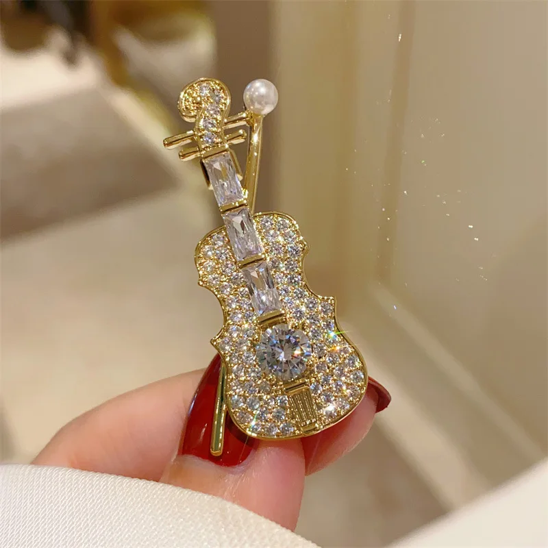 Korean Crystal Violin Pearl Brooch Jewelry Luxury Music Equipment Classic Metal Lapel Pins Gifts for Women Men Accessories