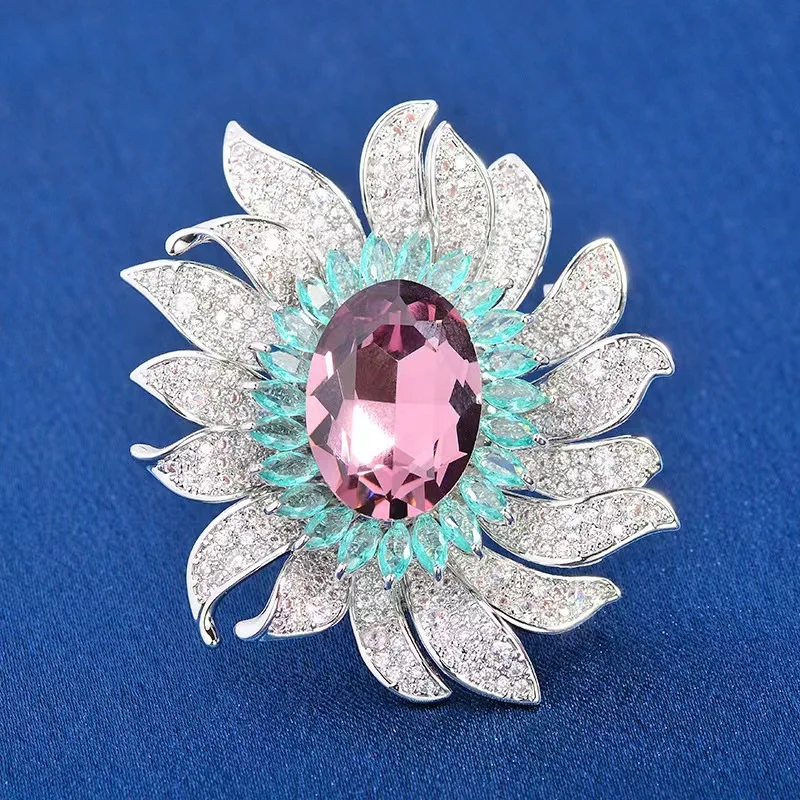 

New fashion exquisite Sunflower brooch elegant temperament ladies corsage clothing pin accessories