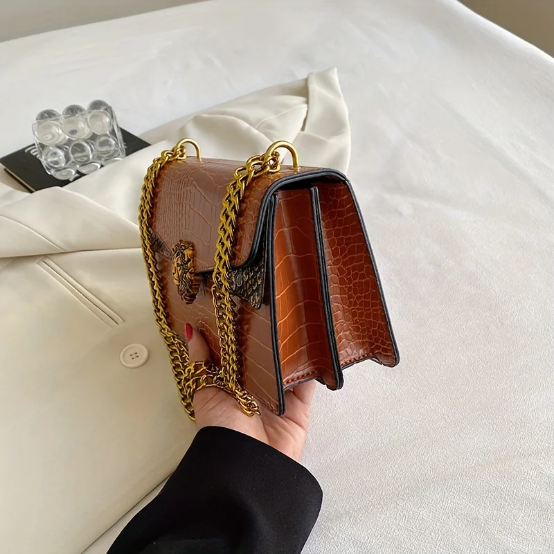 Classic Niche Design Mini Square Shoulder Bag Fully Equipped with Fashionable Clamshell Lion Button Decorated Chain Bag