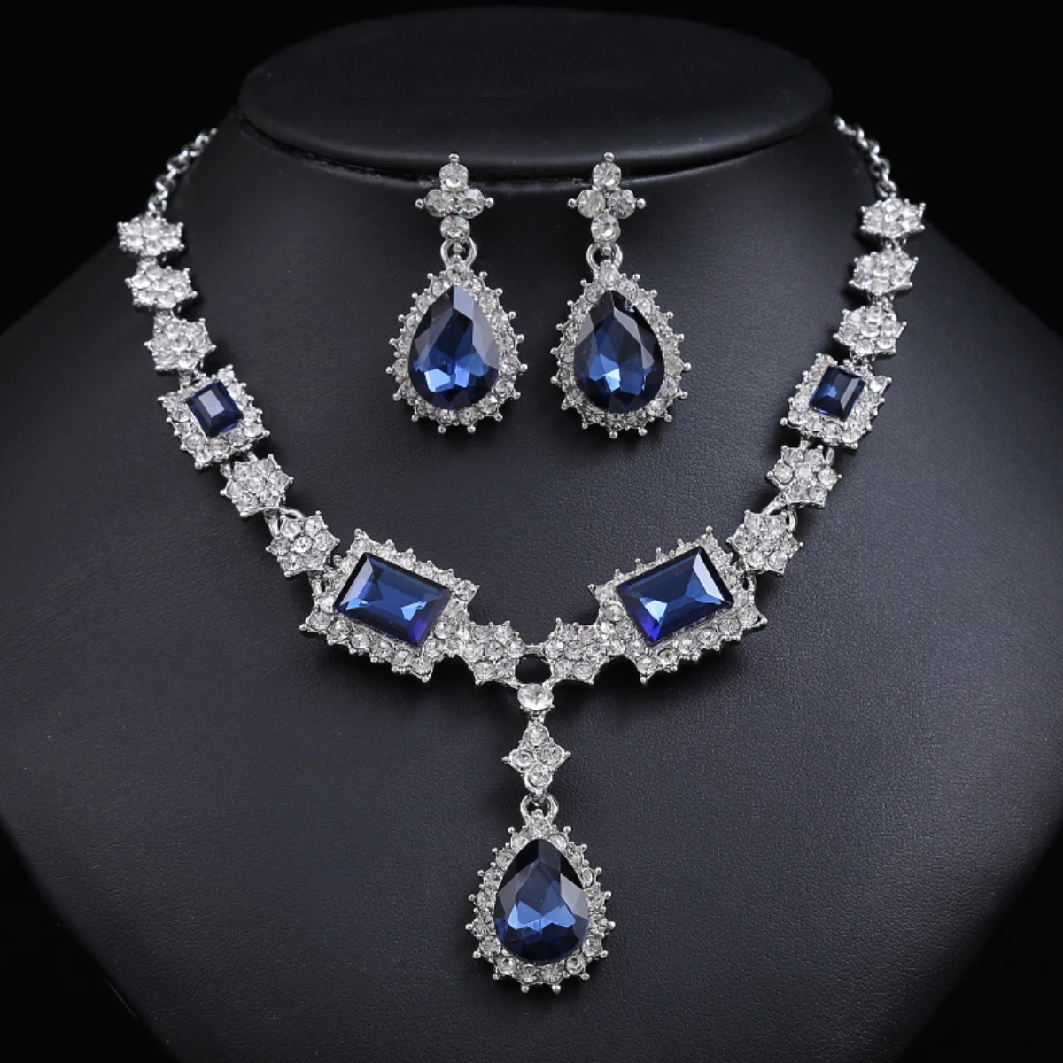 3pcs of women's jewelry set with cubic zirconia decorative water drop shaped pendant necklace and earrings