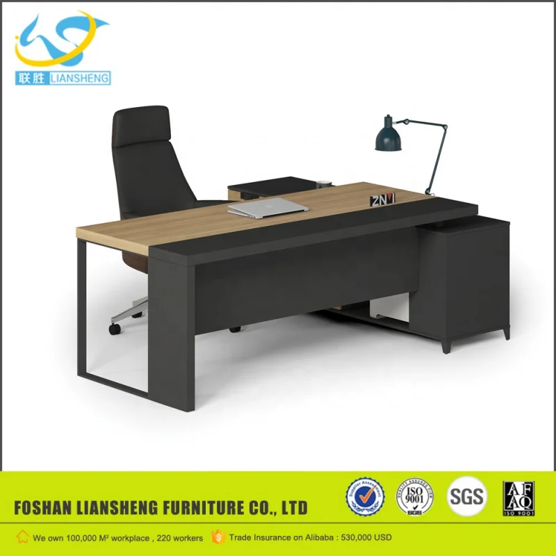 personnalisé. Grande bureau de direction d'apprentissage classique