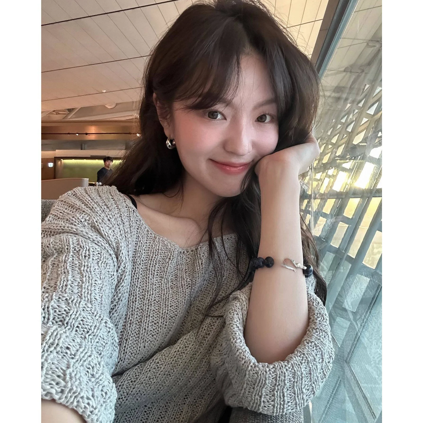 

Spring 2026 Gd He Jing Simple Knitted Sweater Hooded Shoulder Drop Cotton Blend Thin Style for Unisex Minimalist Trend