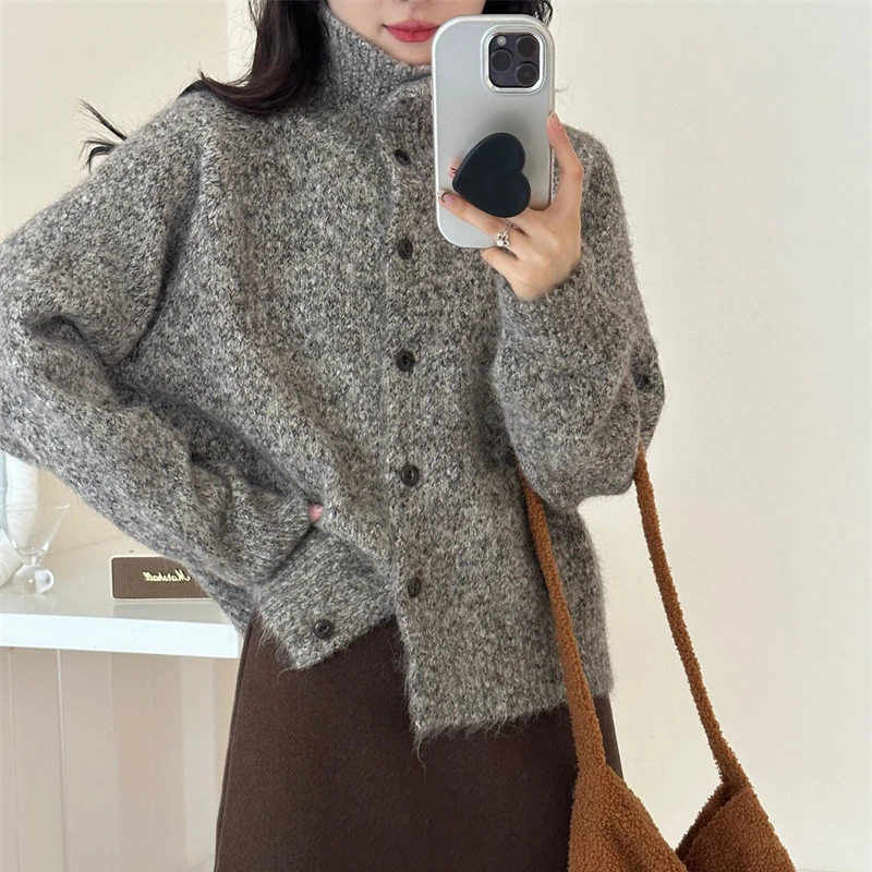 

Новый вязаный кардиган-свитер на осень-зиму 2026: ретро-стиль, свободный крой, мягкий, теплый, с высоким воротником, однотонный, повседневный женский топ