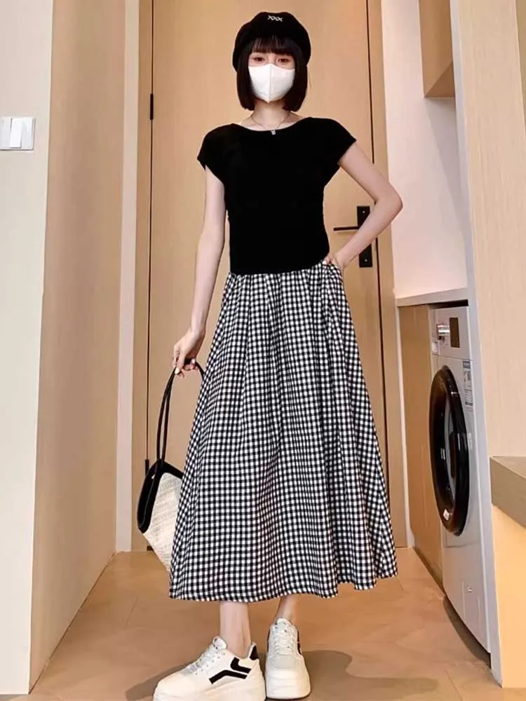 Korean black and white checkered high waisted A-line hanging feeling pleated commuting versatile half length long skirt