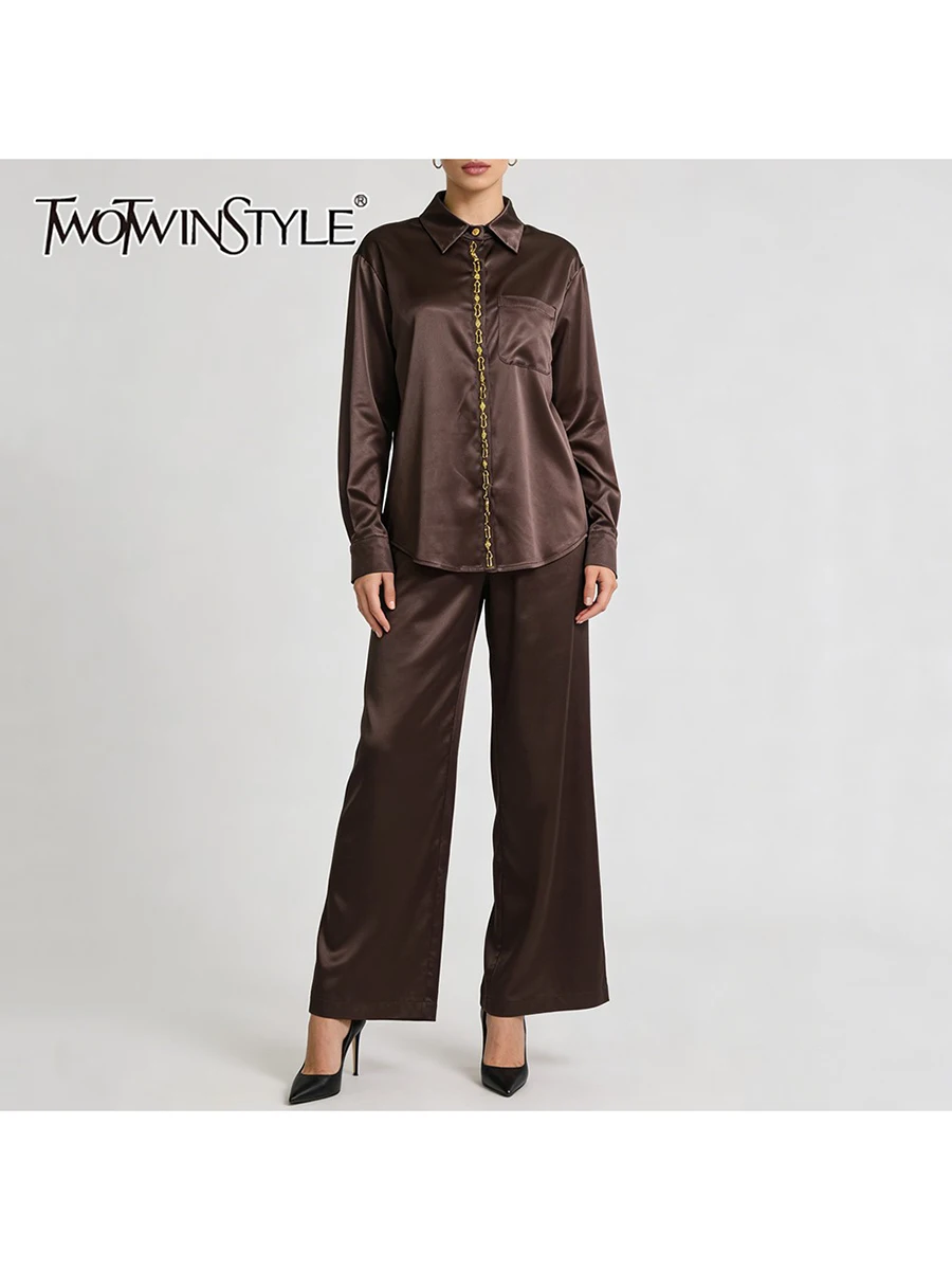 TWOTWINSTYLE, conjuntos básicos sólidos de dos piezas para mujer, solapa, manga larga, camisa con cadena de Metal empalmado, pantalón de cintura alta, conjunto informal para mujer