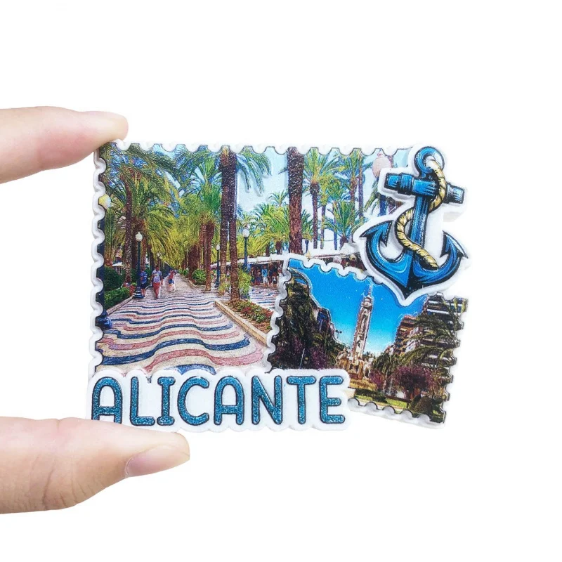 Imã de geladeira da cidade de Alicante, em formato de selo, com paisagem de árvores, edifício emblemático, imã de viagem da Espanha