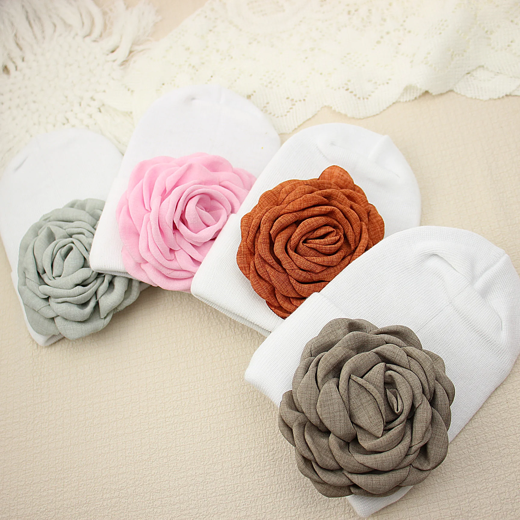 

For 0-6Months Baby Girls Hair Flower Knitted Hat Rose Flower with White Knitting Hat Newborn Winter Warm Gorros Skullcap Turban