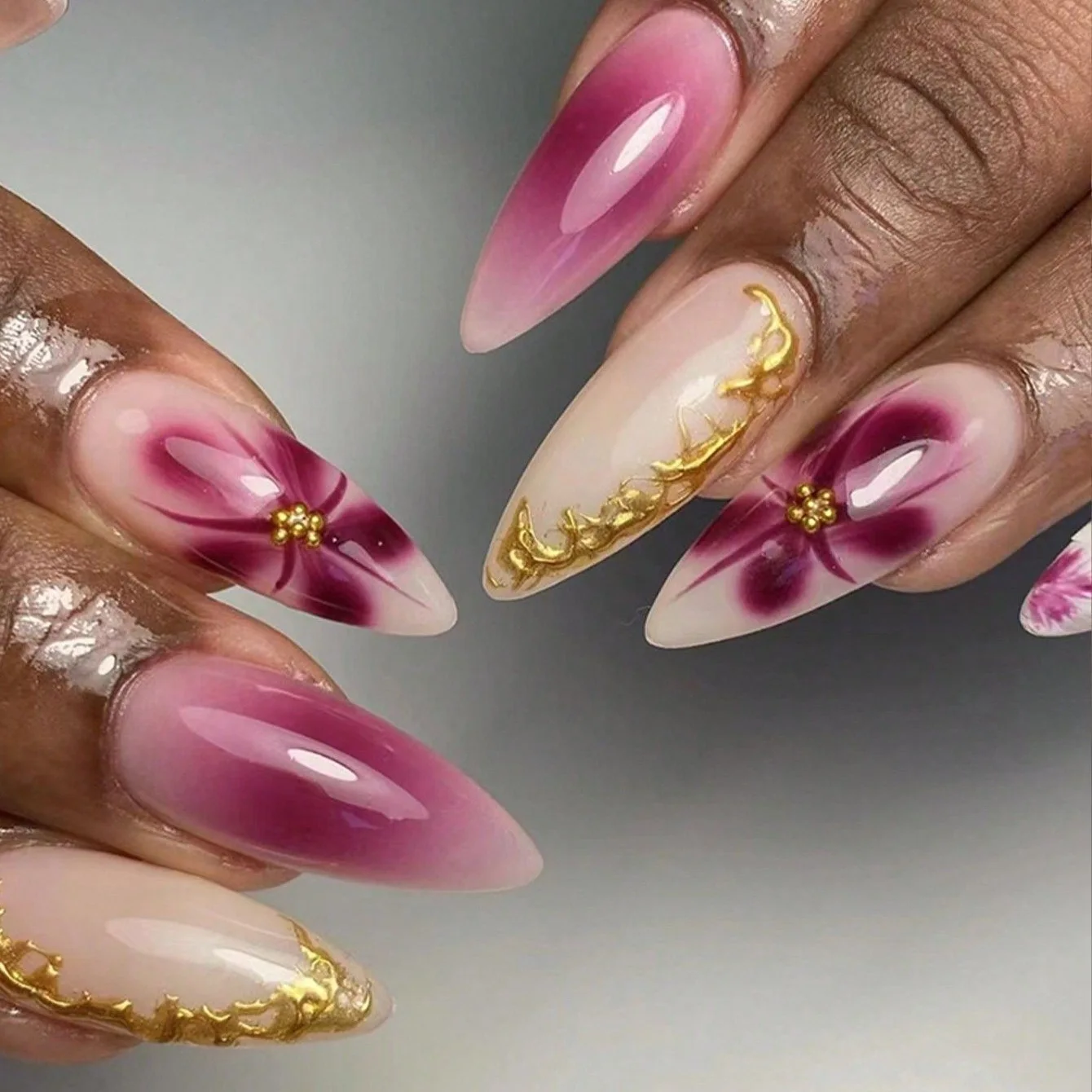10枚入り プレスオンネイル グラデーションピンク フレンチロングアーモンド つけ爪セット フラワーデザイン フェイクネイル ウェアラブル ゴールデンライン マニキュア