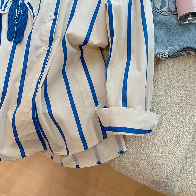 قميص بولو نسائي فضفاض بتصميم كرتوني مطرز ومخطط، مناسب للخريف والشتاء، ذو إحساس عصري ومتعدد الاستخدامات