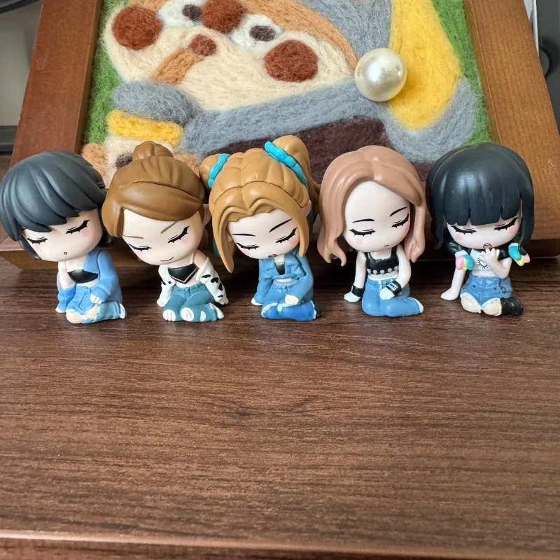 

Eyes Closed Sitting Q Version Mini Girl Action Figures Shoulder To Shoulder Dolls Model Toy Collection Ornaments