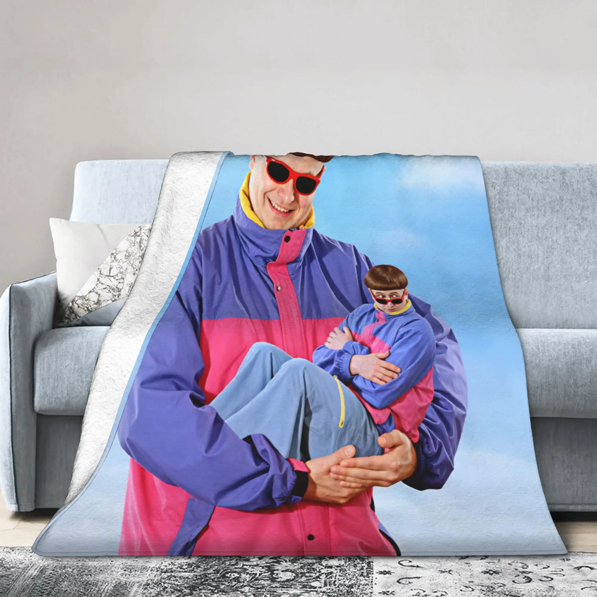 Oliver Tree Holding Mini Self Flannel Blanket Super Warm Throw Blanket for Couch Bed Decorative Graphic Bedspread Sofa Bed Cover