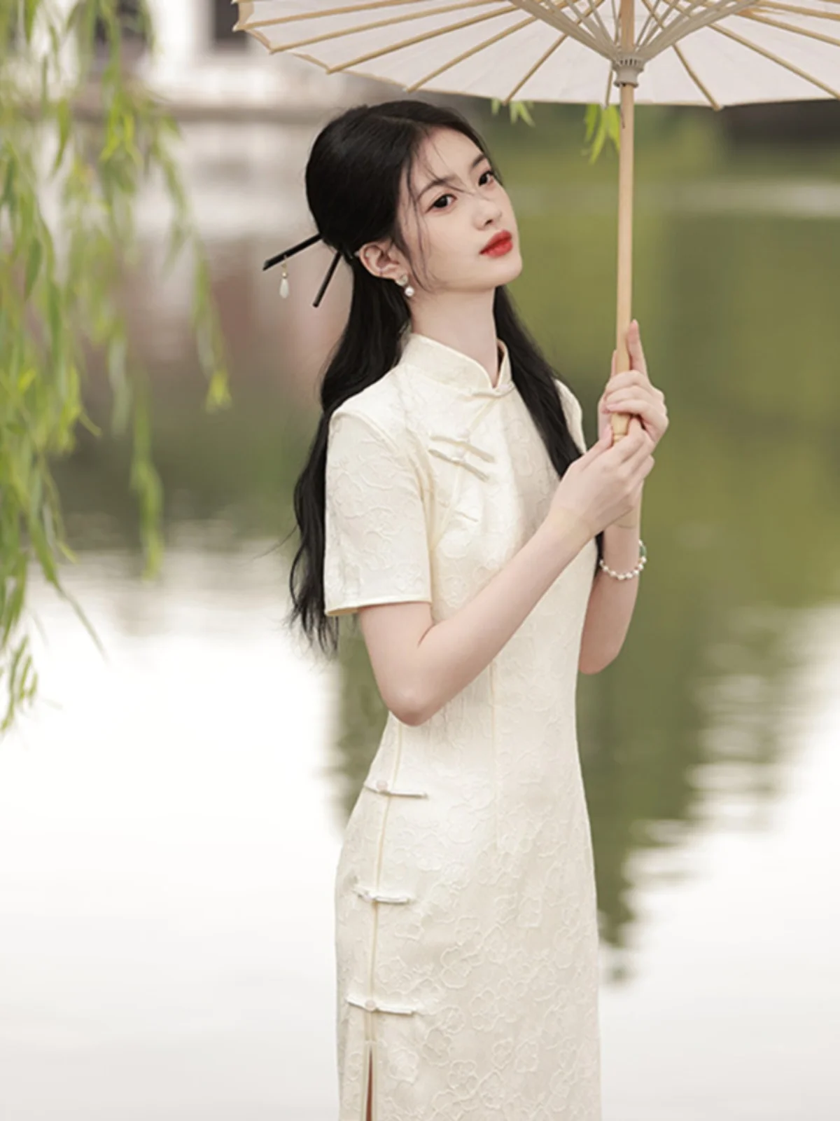 

White Revamped Long Young Women's Sle Retro Fit Faion ow Ready Daily Wear Polyester Fiber ort Sve