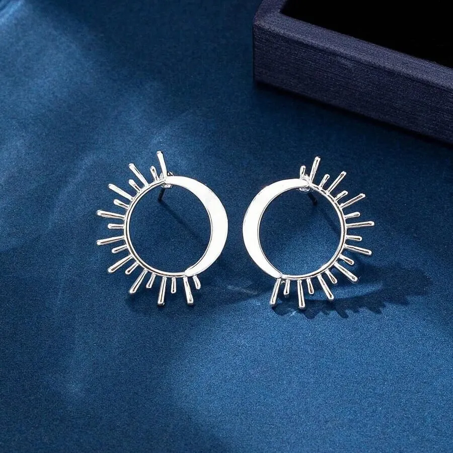 Obega Ins الشمس القمر شكل أقراط صغيرة مسمار العصرية الذهب والفضة اللون موضة الأوروبية والأمريكية الشرير نمط مجوهرات معدنية