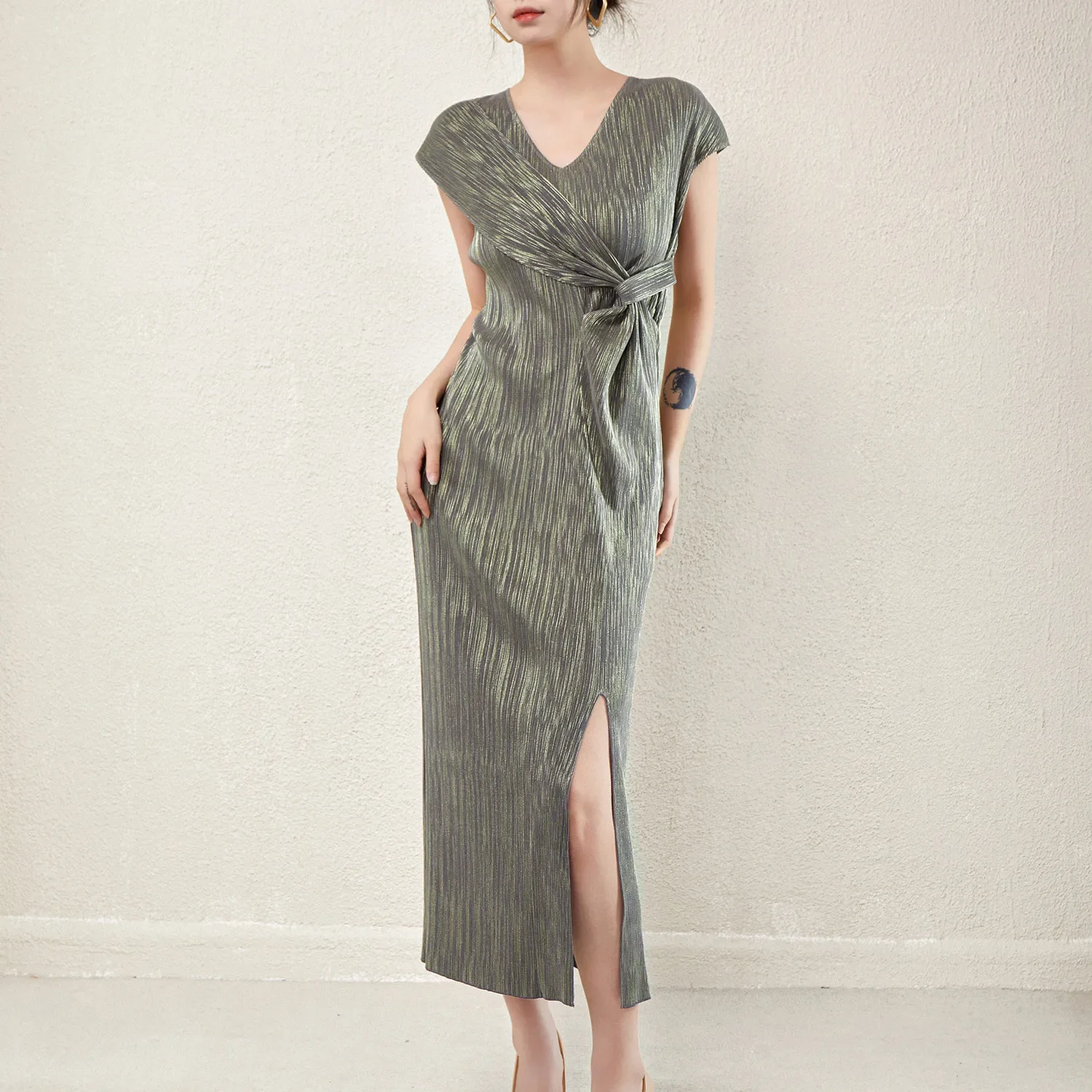 

Miyake High End Fishtail Skirt Banquet Evening Dress 2024 Pleated New Metallic Waist Slimming Slit Dress Sexy Dress