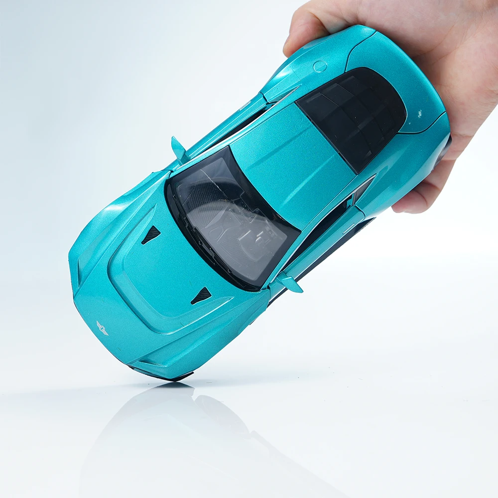 

1:22 Крутой синий 4-дверный игрушечный автомобиль из сплава (с витриной). Отступить, фонари, музыка, мелкие детали. Идеально подходит для игр, дисплея, подарка