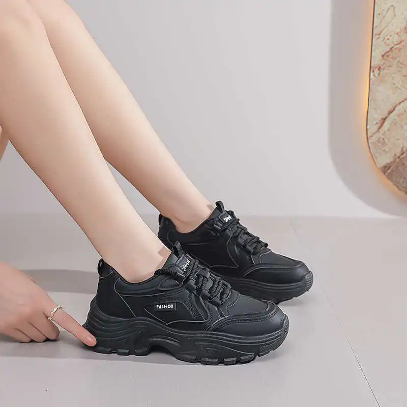 Zapatillas deportivas vulcanizadas bordadas para mujer, estilo parkour, para gimnasio y deportes, con diseño especial ancho, tipo mocasín, de primavera.