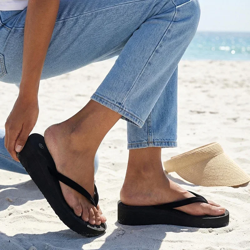 Damen-Schaumstoff-Slipper mit 5 cm Keilabsatz, Flip-Flops für Strand und Zuhause, bequeme Sommerschuhe – Detail 7