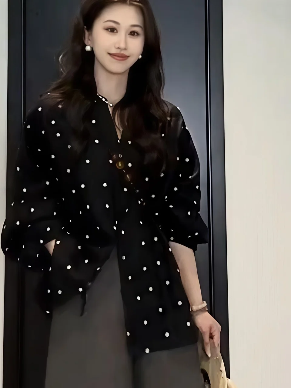 

Женская льняная блузка в горошек с длинными рукавами-фонариками, модный топ для повседневной носки, свободный крой, с пуговицами