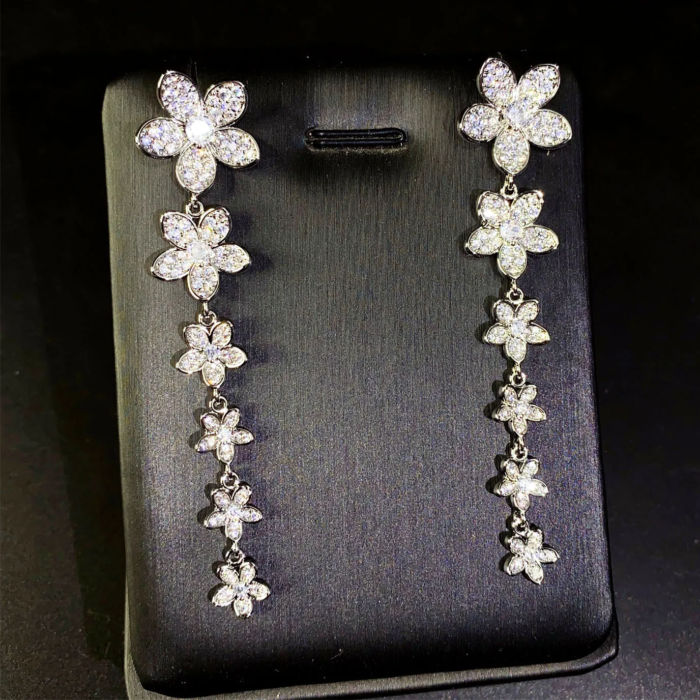 

Attractive Fine Women Premium Tassel Long Flower Dangle Earrings Jewellery Set for Wedding Prom Party Holiday Gift Travel E253