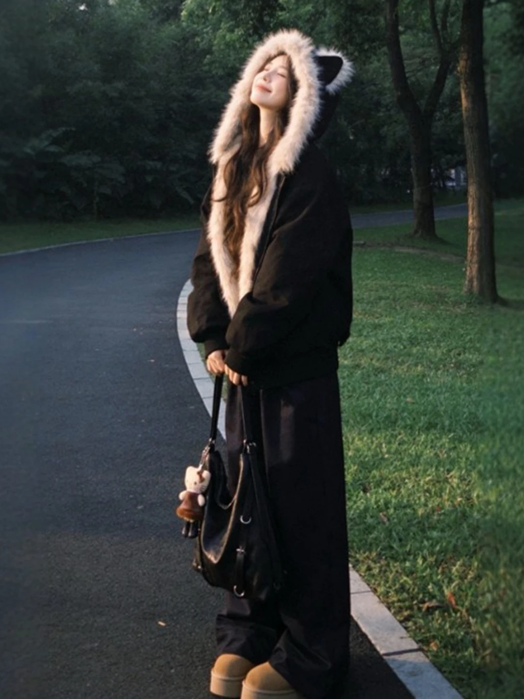 

Korean Sle ort Bla Cotton Jaet with Hood Faionable And Sli Cact Size Winter Coat for Young Women