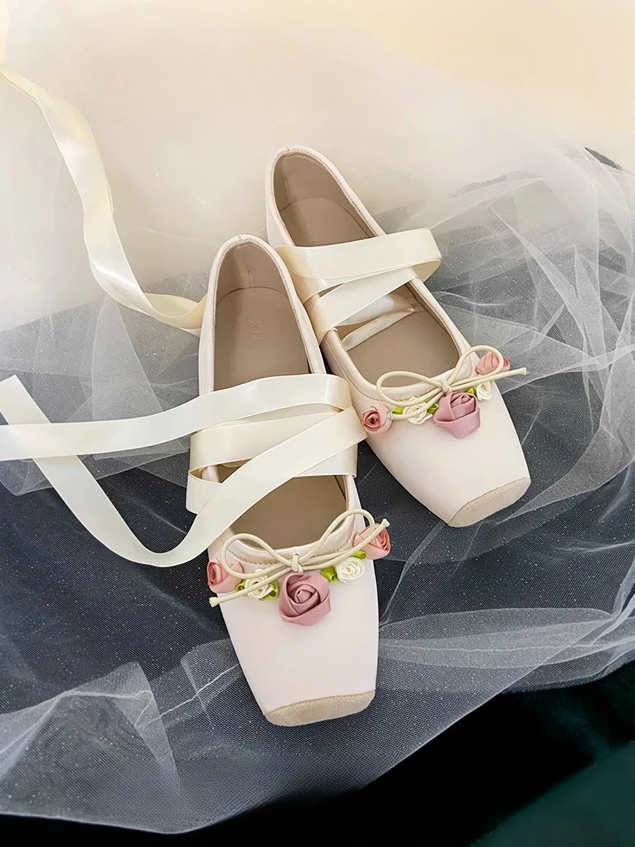 

Новые женские балетки, атласные туфли на плоской подошве с перекрестными ремешками и цветком для танцев