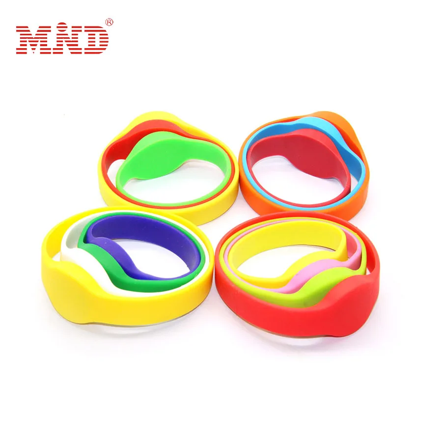 

Hot sale custom qr code Passive rfid gym silicone wristband with chips hole