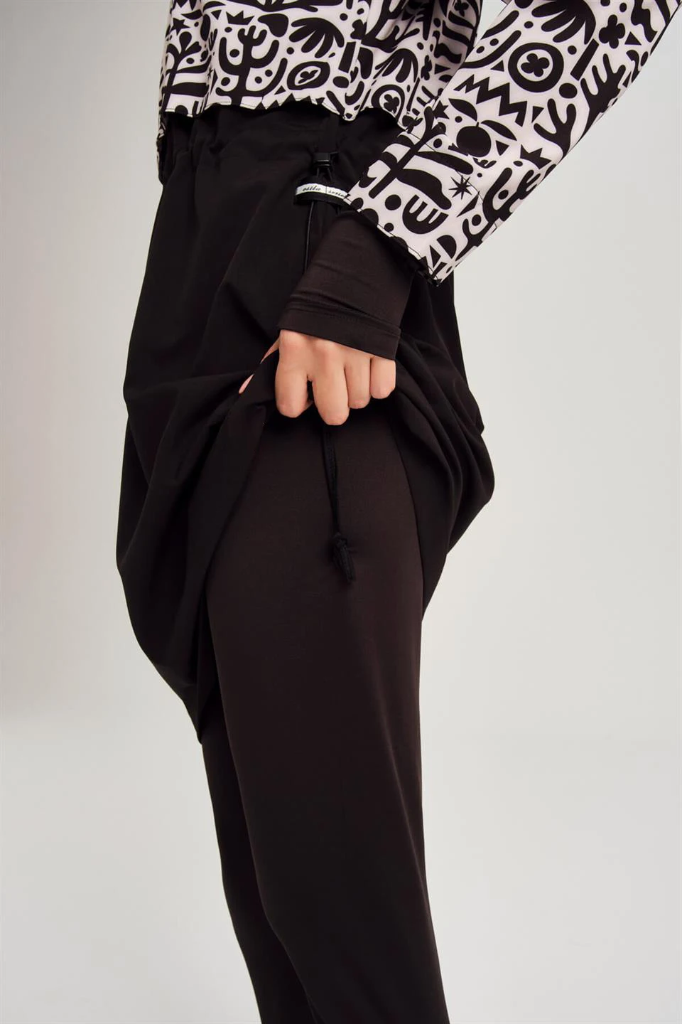 4 ピース/セットブルキニファムムスリムプリントジッパー付きスポーツウェアルーズフィット伸縮性 UPF50-UV 保護水着