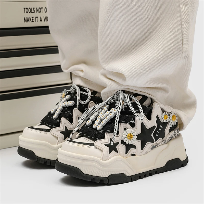 

2025 New Comfort Casual Four Seasons Couple Fashion Bread Shoes Board Shoes Casual Shoes High Quality Couple Style Sneaker