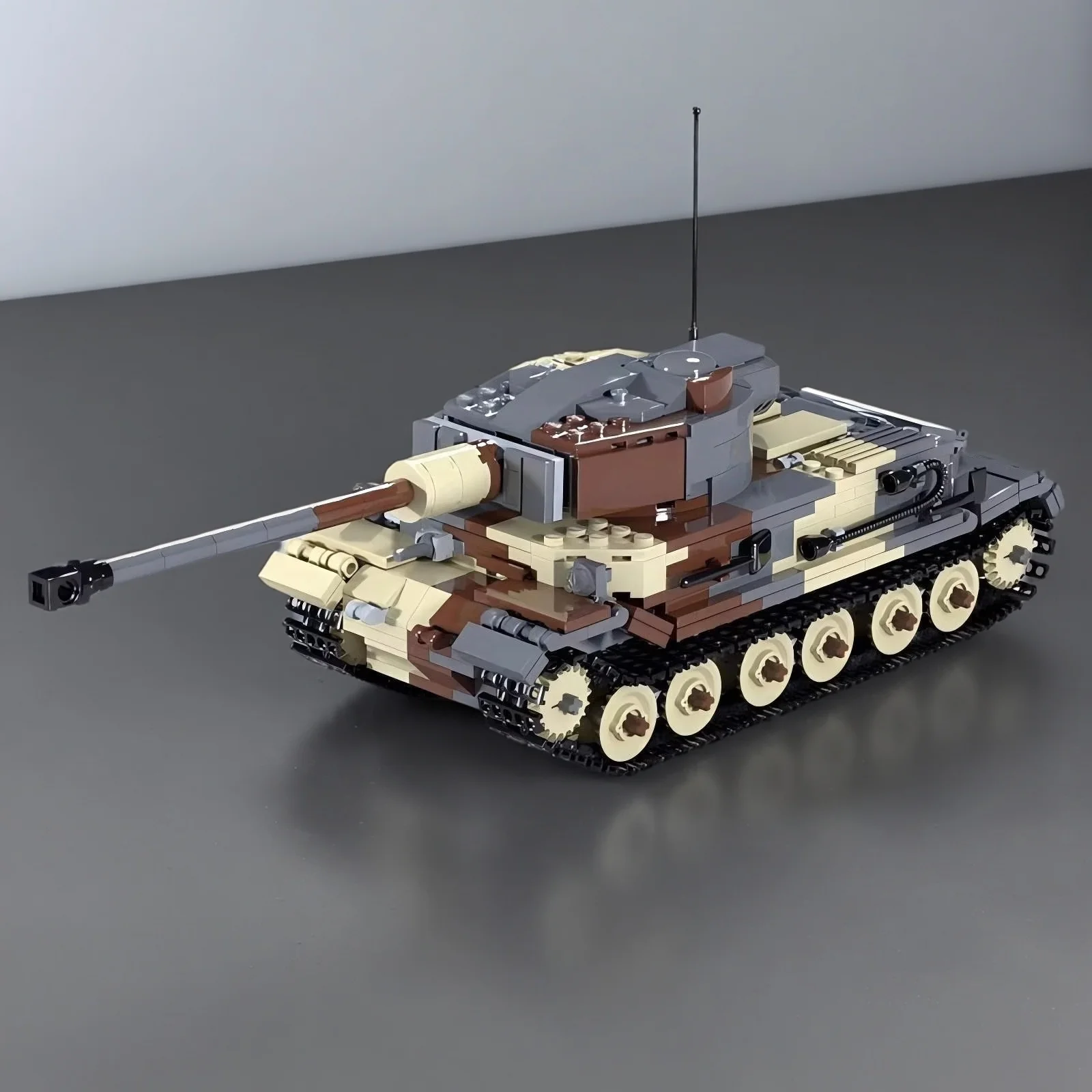 

MOC Creative Military Series Medium Tiger P Tank Building Block Model DIY Children's Puzzle Assembly Toy Birthday Gift Ornament