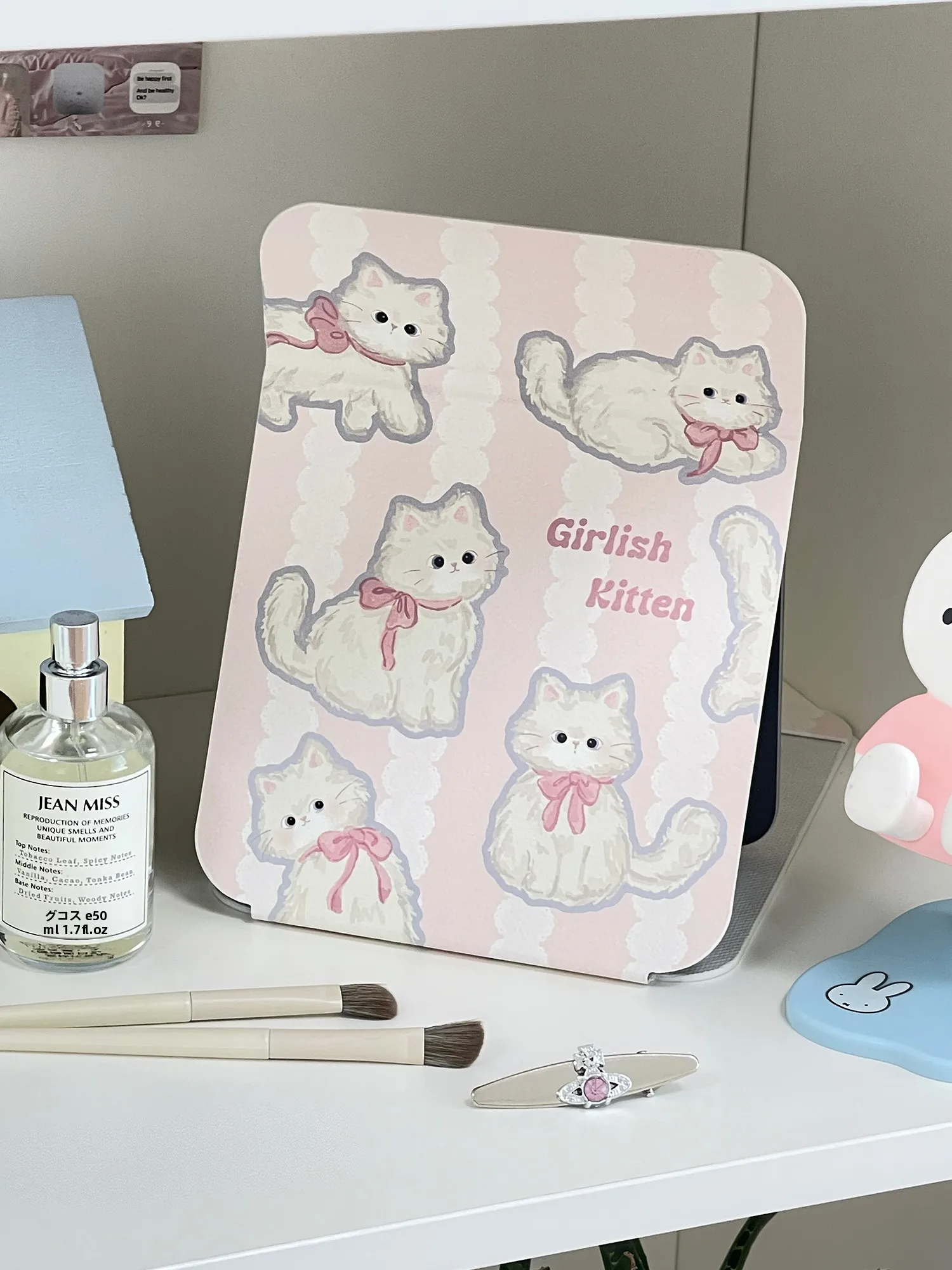 

Portable Small Size HD eup Mirror Flip Cover Standable Cute Design Girls Cosmetic Mirror Desk Top Folding Mirror for Women