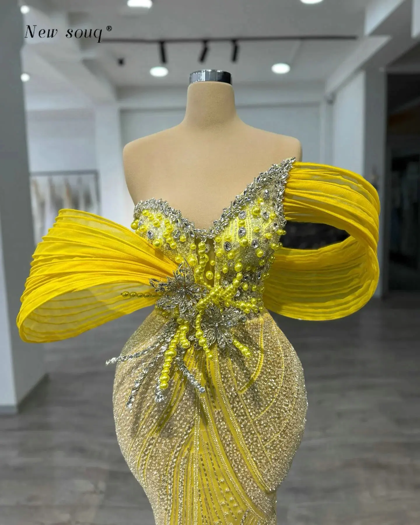

Yellow 3D Pleated Off Shoulder Mermaid Prom Dresses Customized Long Party Dress Crystals Pearls Arabic Formal Evening Gowns