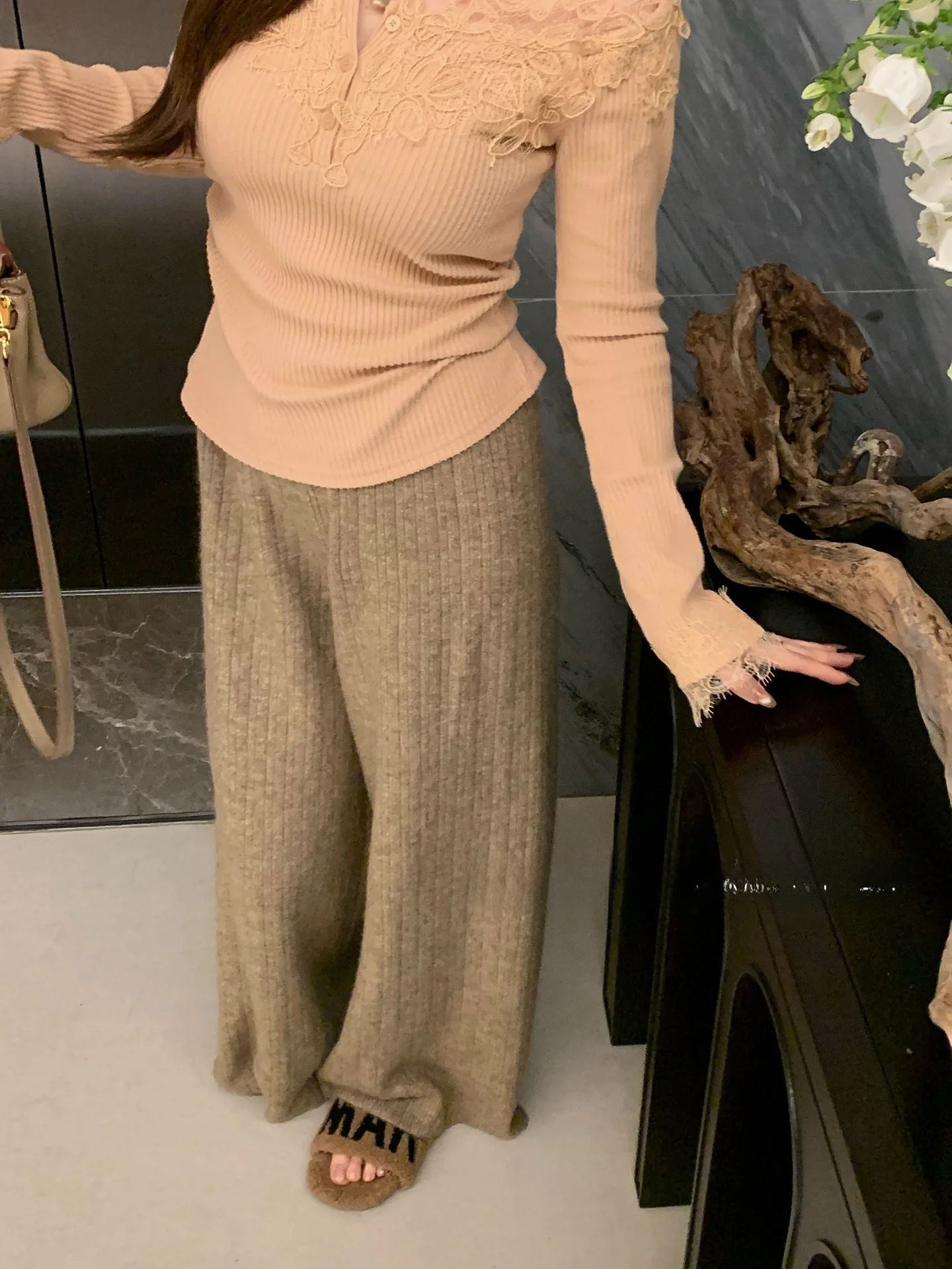 

Женские утепленные шерстяные брюки Wu Daxiao: комфортные, с вертикальным рубчиком, утягивающие, с высокой талией, широкие штанины, повседневные