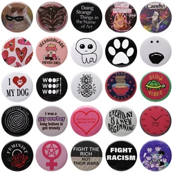 Creative Tinplate Animal Love Round Enamel Pins Pink Heart Cat Turtle Letter Alloy Brooch Badge Fashion Women Jewelry Gift