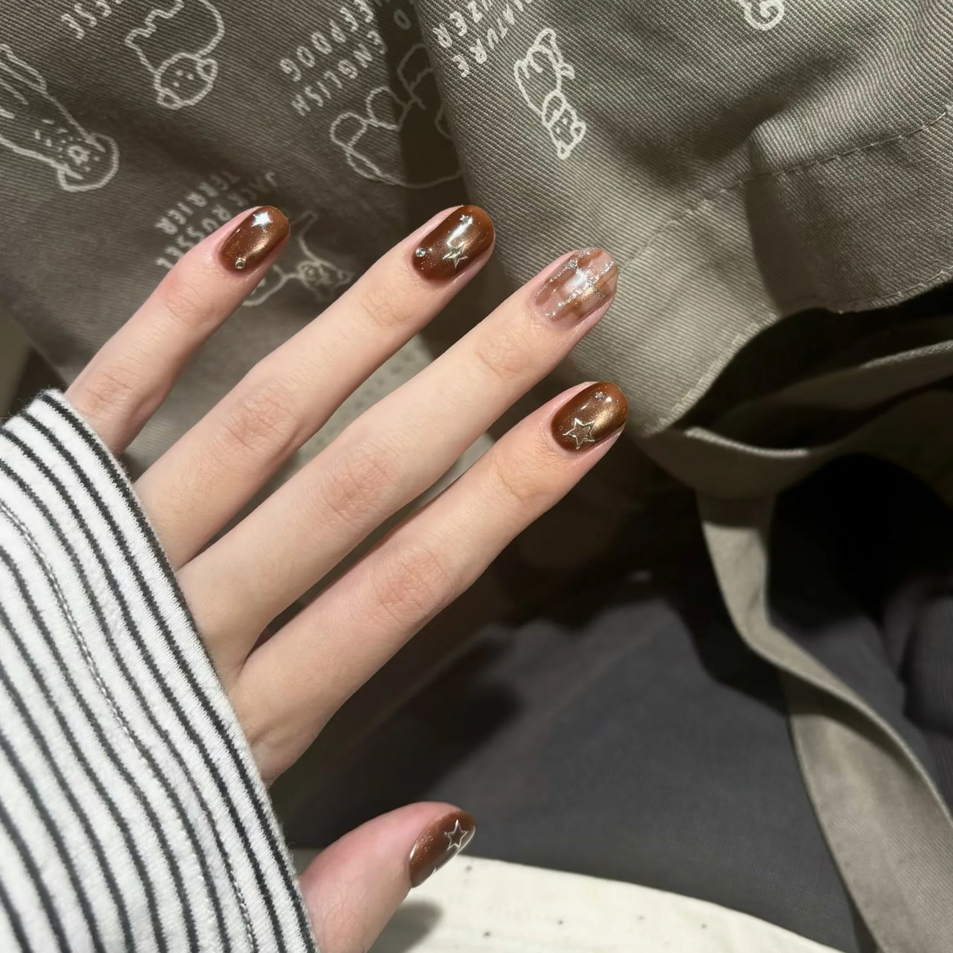 10개 수제 레트로 브라운 스타 그릴 프레스온 네일 스타 네일 폴리쉬 여성&소녀용 탈부착 가능한 착용 가능한 가짜 손톱