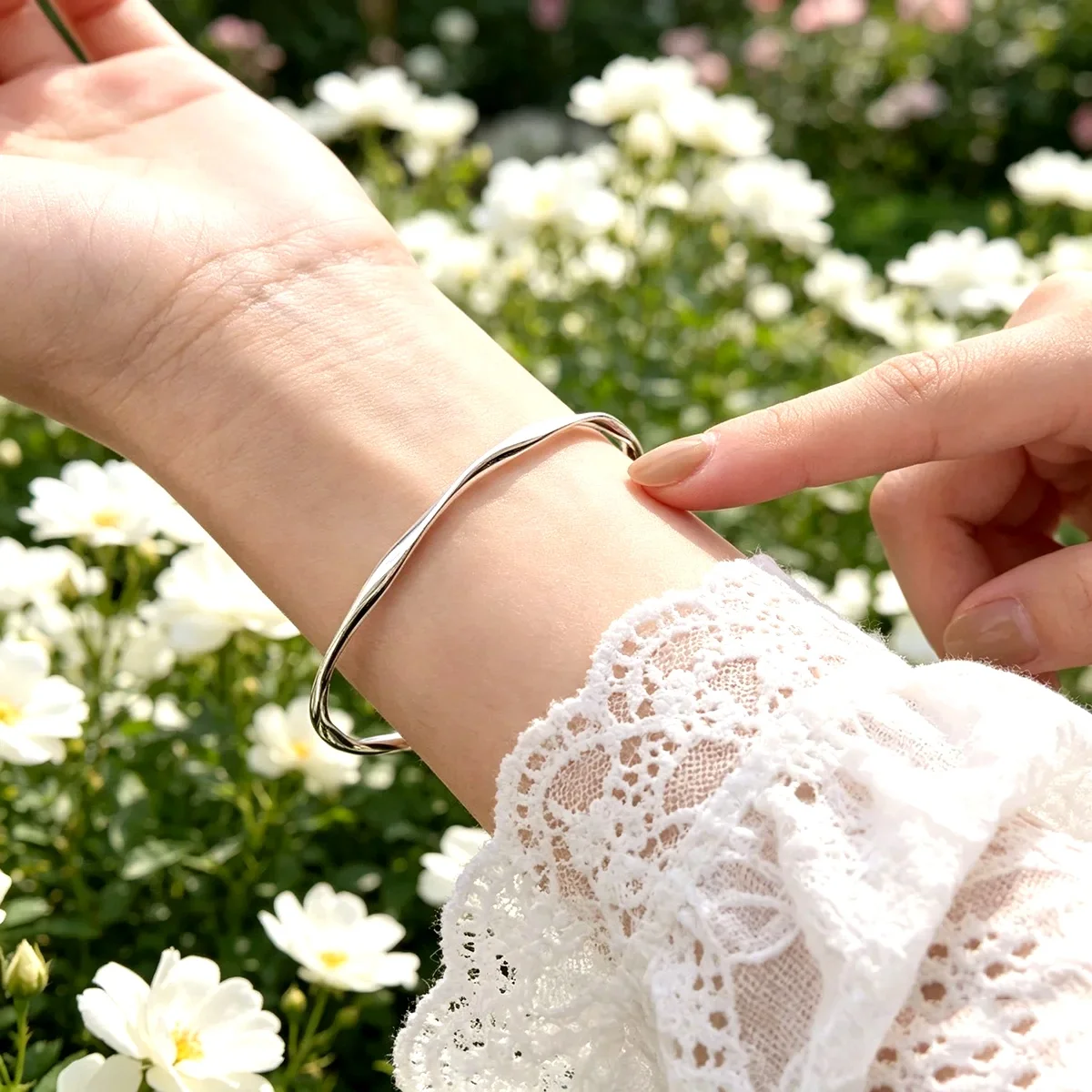 Minimalist Mobius Twist Cuff Bangle for Women, Chic Textured Open Adjustable Bracelet, Daily Wear Niche Design Jewelry, Mothers Day Birthday Gift for Her