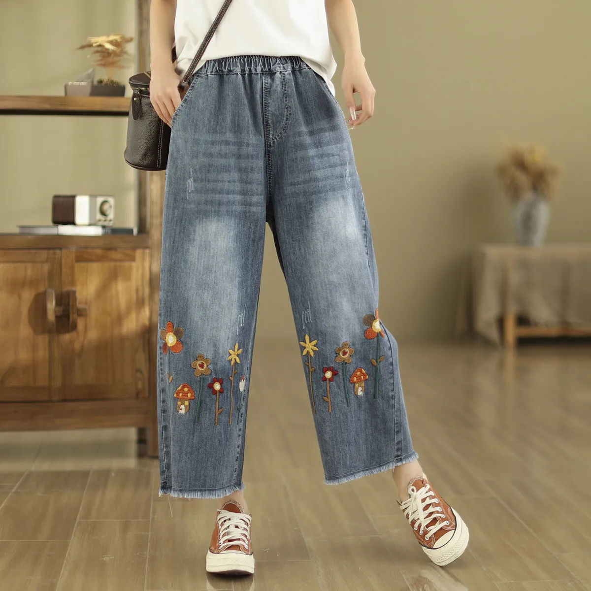 Aricaca pantaloni strappati con ricamo floreale da donna M-2XL pantaloni Casual in Denim azzurro moda Casual