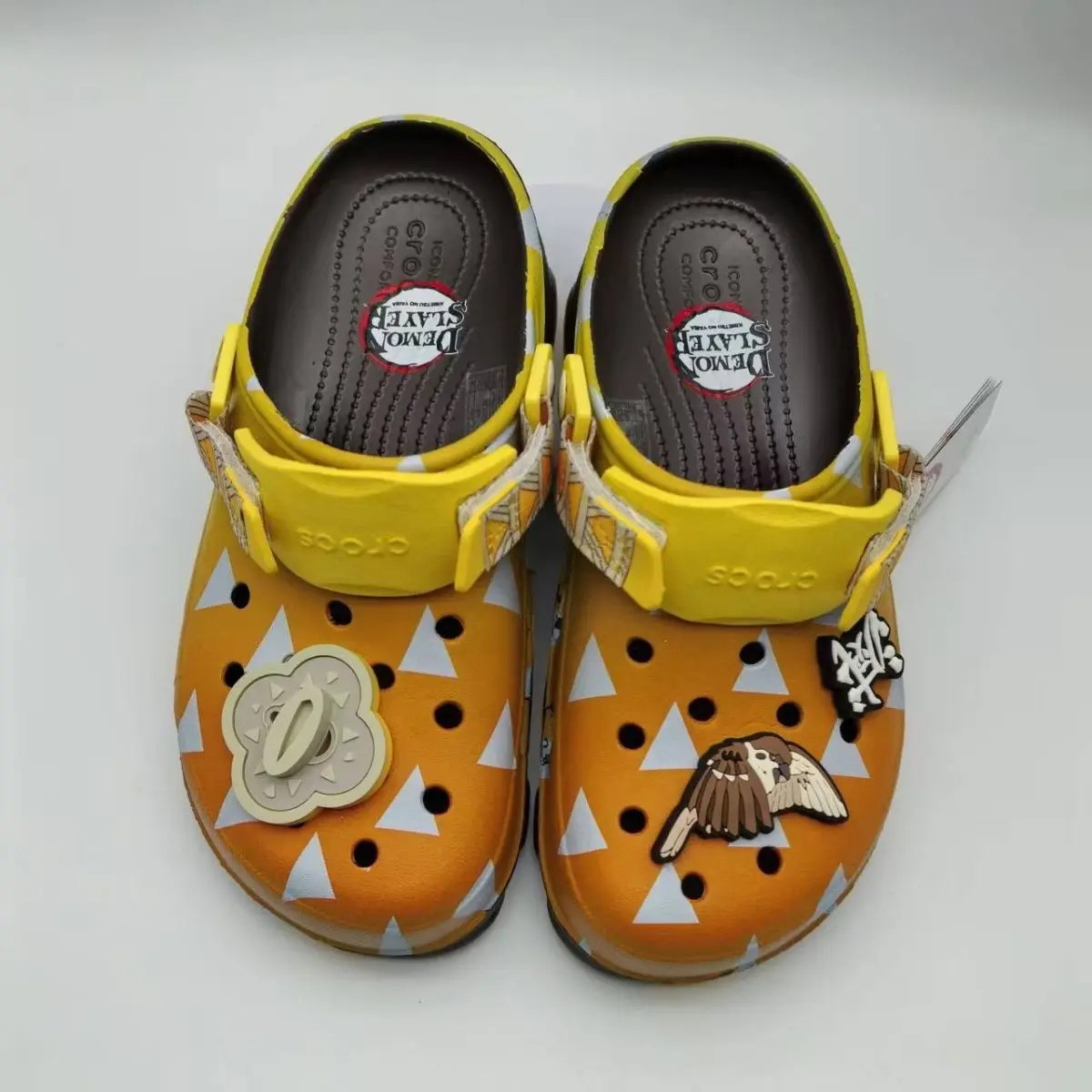 

2026 New Demon Slayer Zenitsu Agatsuma Clogs, Anime Print Slip-On Shoes with Decorative Charms, Breathable Eva Sandals for Fans
