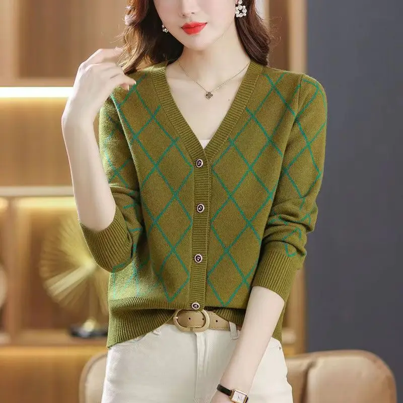 Women\'s Sweater Cardigan Button Tops 2023 Spring and Autumn New Korean Version Fashion V-neck Long Sleeved Plaid Sweater Coat