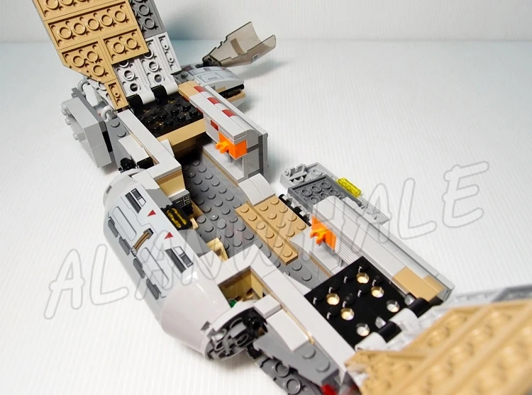 678 Stück Space Plan Resistant Troop Transporter Senkung Ramp 10577 Bausteine Spielzeug kompatibel mit Modell