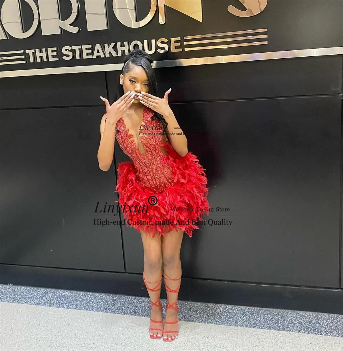 Red Sweetheart Short Prom Dress For Black Girls Beaded Crystal Feathers Homcoming Party Dresses Luxury Mini Abiti Da Cocktail