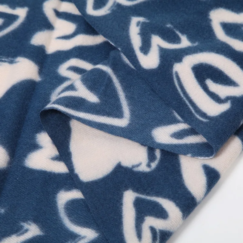 Bufanda acrílica en forma de corazón para mujer con textura tipo cachemira, elegante y versátil para otoño/invierno, también se puede usar como chal.