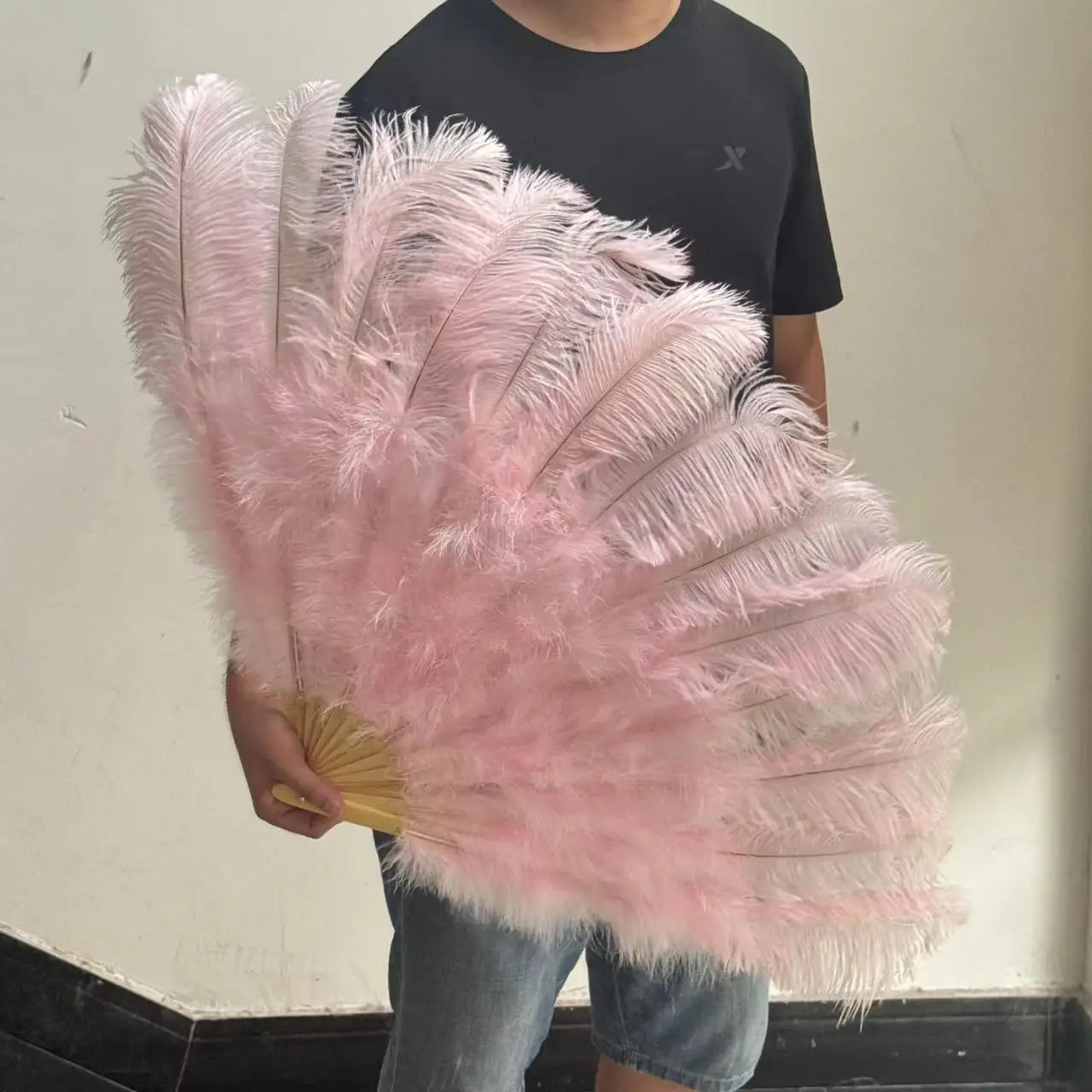 Large Fluffy Ostrich Feather Fans 13 Bars pink Plumes Folding Fan for Carnival Party Stage Opera Holding Props Decor Accessory