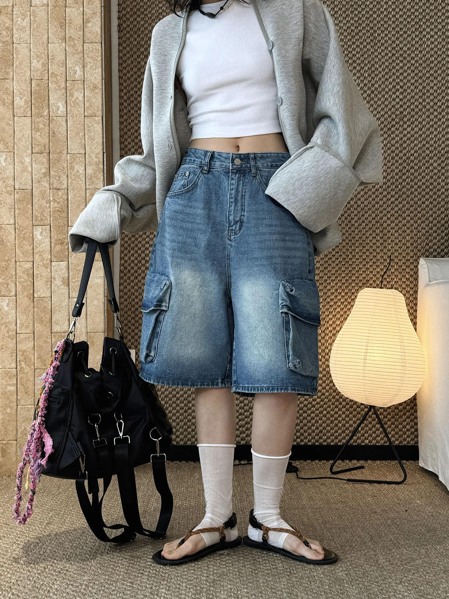 

Spring and summer new American retro workwear style with large pockets, loose and worn jeans, shorts for women