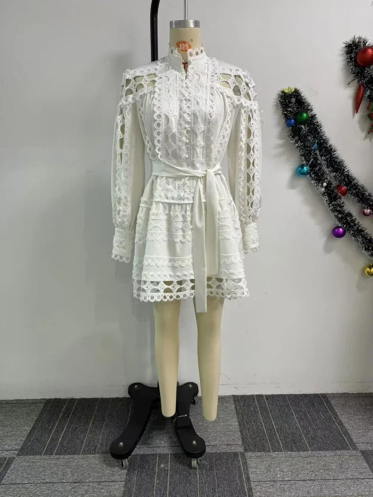 Mini robe de soirée taille haute pour femme, robe trapèze creuse, dentelle blanche, manches moelleuses, haut précieux formel élégant, Y2K, 2025