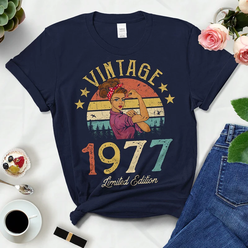 女性のための限定版黒綿Tシャツ,ヴィンテージ1977,レトロな夏のファッション,47th, 47歳,誕生日パーティー,女性のトップ