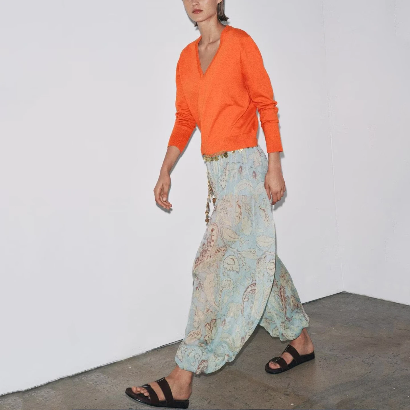 

Ele Pure Color V-ne Flat Needle Knitwear Z Women's Faion 2025 New Sle Classy Aosphere 347028