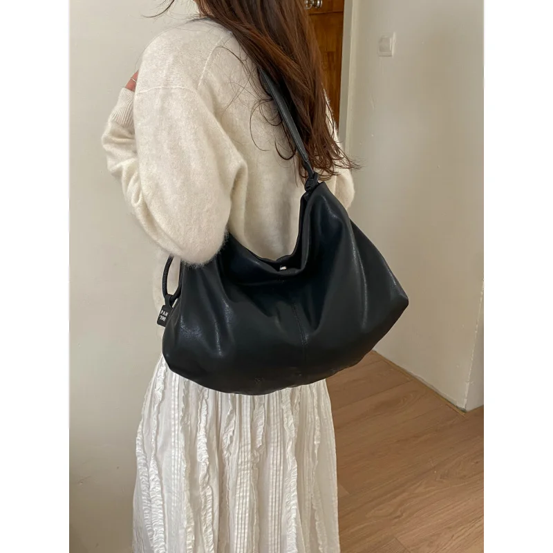 

Large capacity totes2026New Commuter Shoulder Crossbody Bag, Simple Women's Bag, Niche Soft Leather Dumpling Underarm Bag